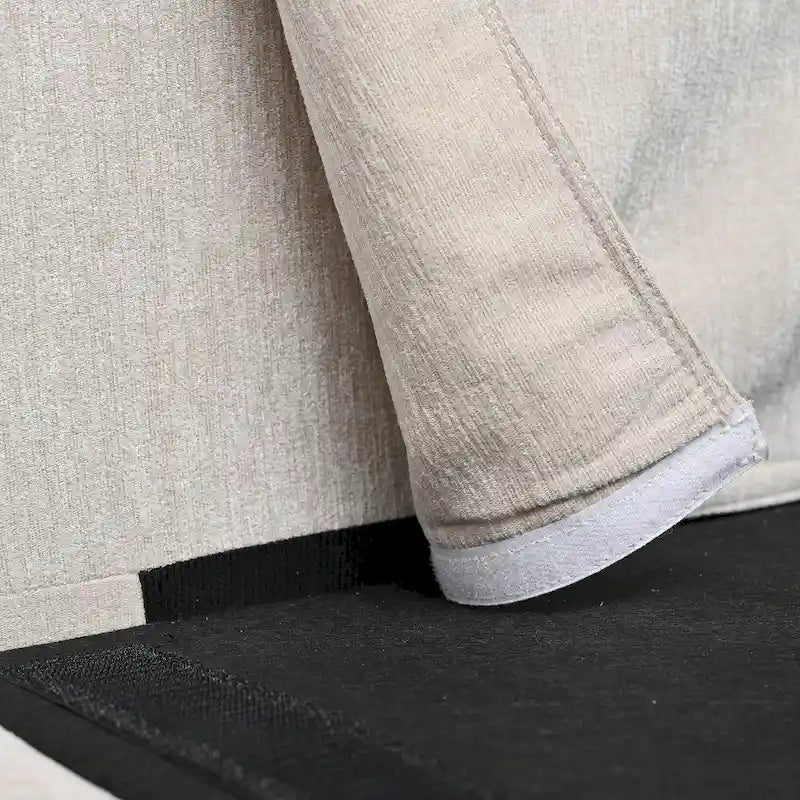 Divano 4 posti in tessuto beige con pouf mobile
