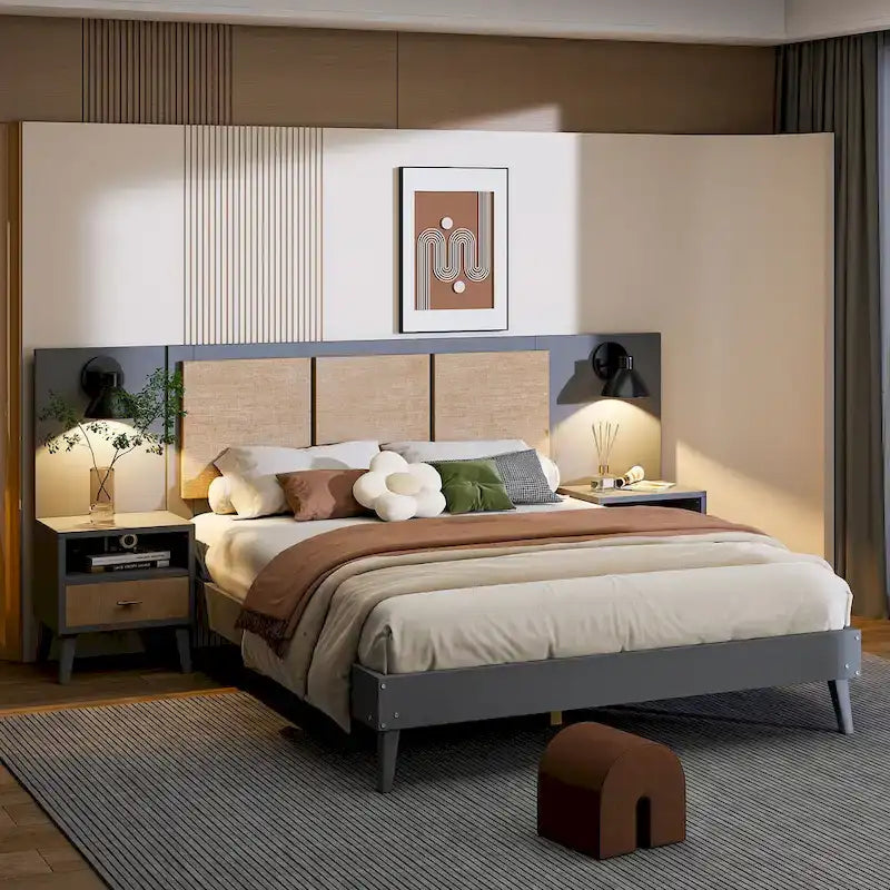 Letto matrimoniale Queen grigio con comodini e lampade sulla testiera, 2 posti letto