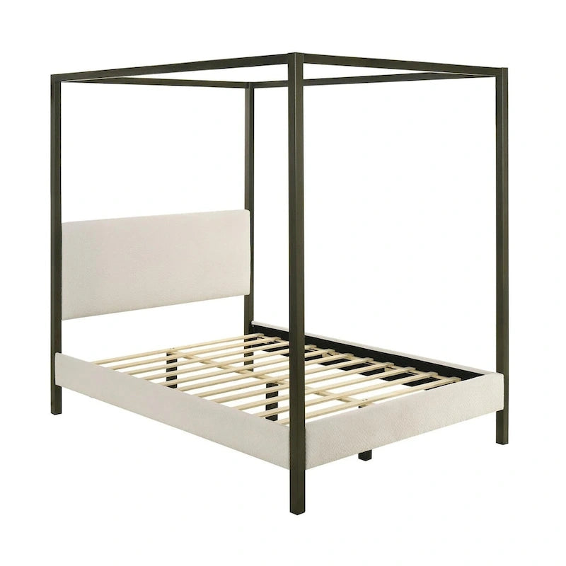 Letto a baldacchino a quattro colonne, rivestito in tessuto color vaniglia, con struttura in bronzo – King/Queen