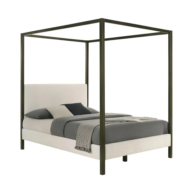 Letto a baldacchino a quattro colonne, rivestito in tessuto color vaniglia, con struttura in bronzo – King/Queen